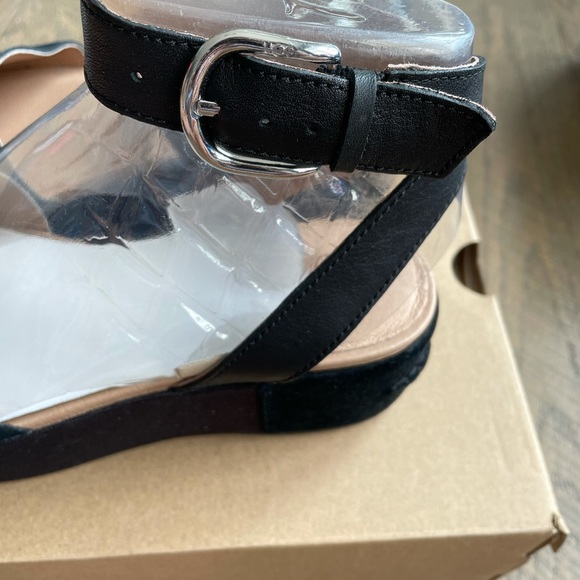 UGG Women’s Platform Sandals - Picture 5 of 6